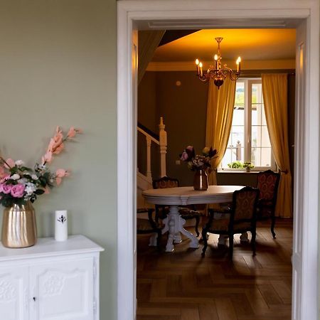 Апартаменты The Corner House Хунедоара Экстерьер фото