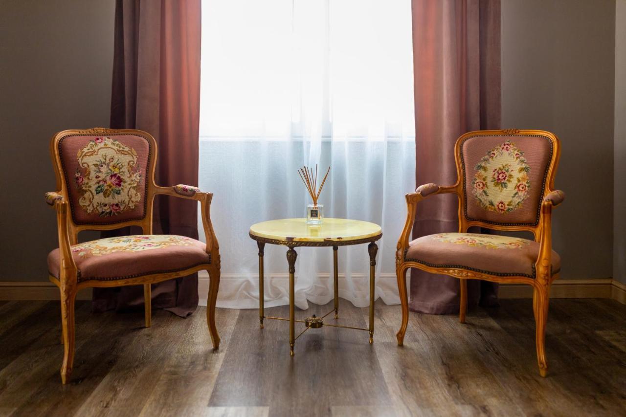 Апартаменты The Corner House Хунедоара Экстерьер фото